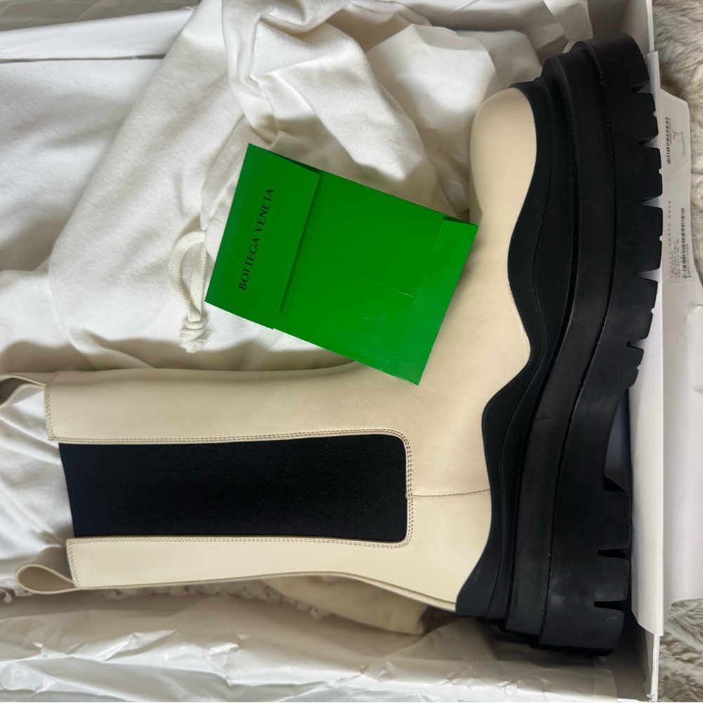 Bottega Veneta Tire Chelsea Boots